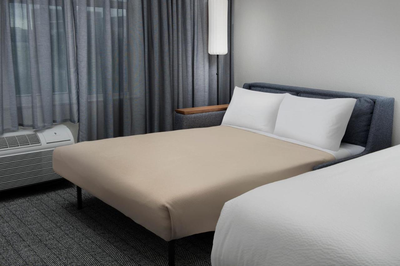 คอร์ทยาร์ด ซาวานนาห์ ดาวน์ทาวน์/ฮิสทอริก ดิสทริก Hotel ภายนอก รูปภาพ